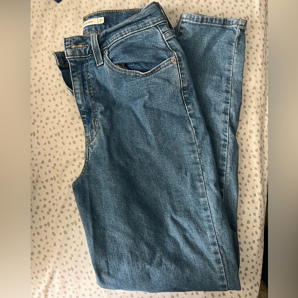 LEVIS high Waisted Taper Jeans Size 27